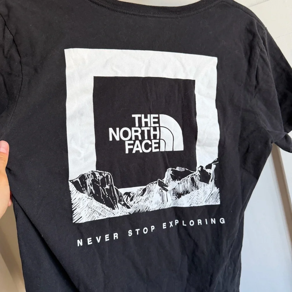 The North Face Black and White Logo Mountain Box T‑Shirt Sz S - Picture 5 of 5